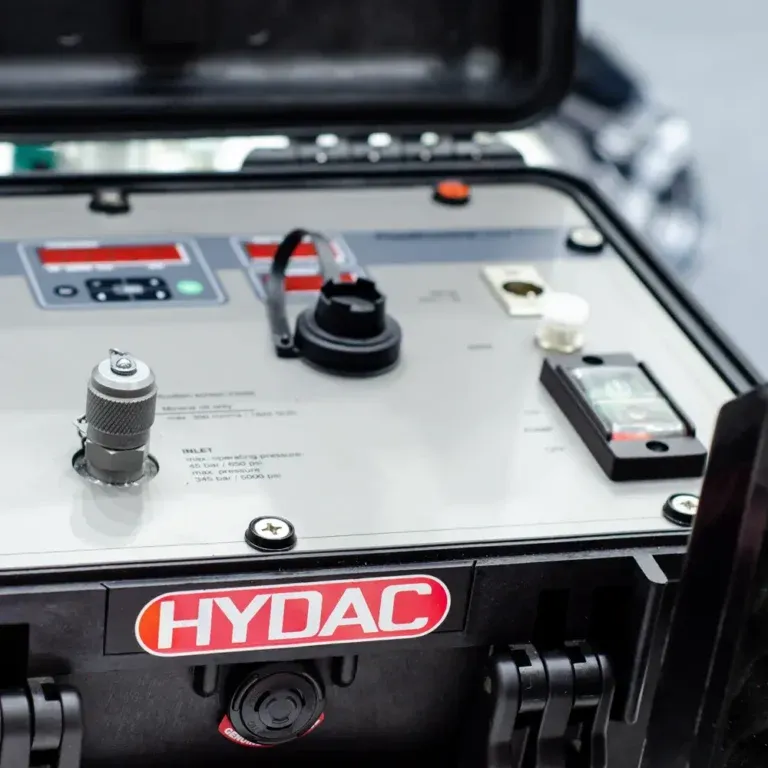 Equipo HYDAC – sistemas hidráulicos y de filtración